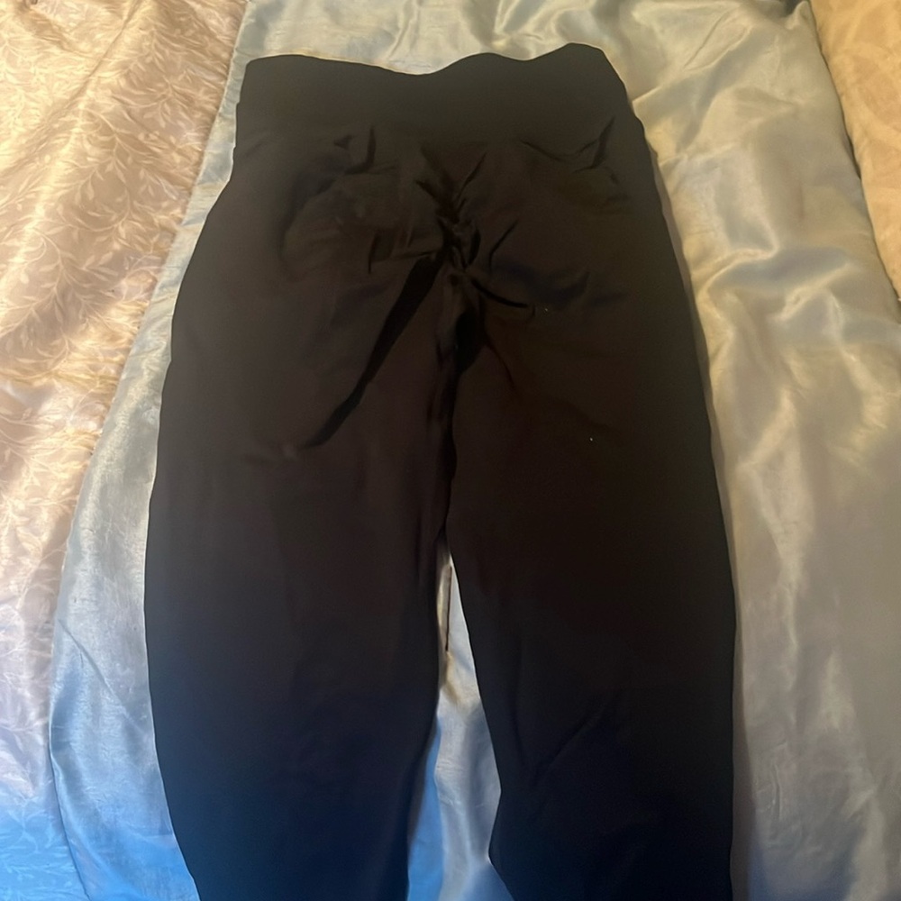 Scrunch butt tummy control leggings.
